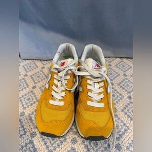 New Balance Vibrant Yellow Sneakers 574 Yellow 7.5
